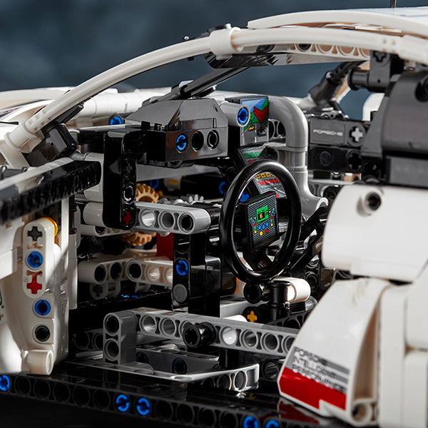 LEGO Technic Porsche 911 RSR  - Inside